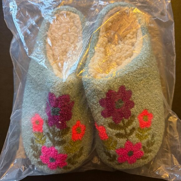 NATURAL LIFE Icon Sherpa Slippers Blue Folk Flower NWT - Picture 5 of 5